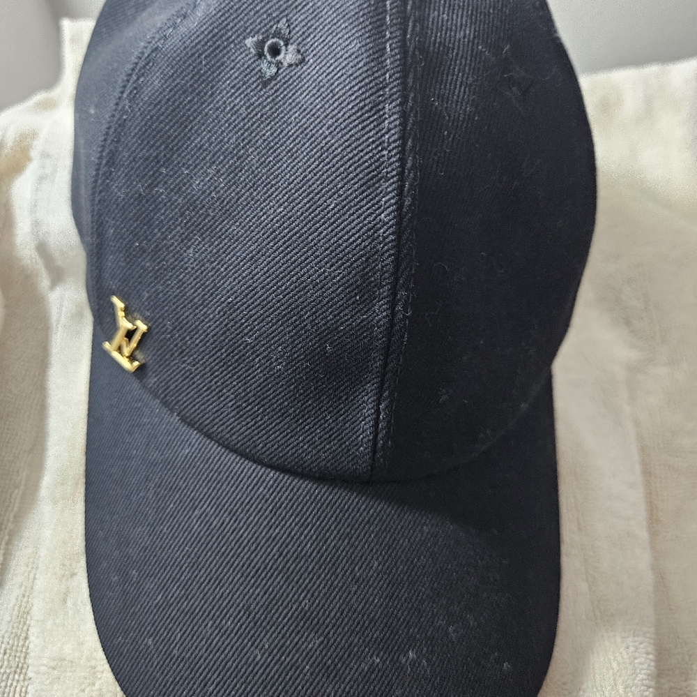 LV BLACK HAT - Picture 5 of 16